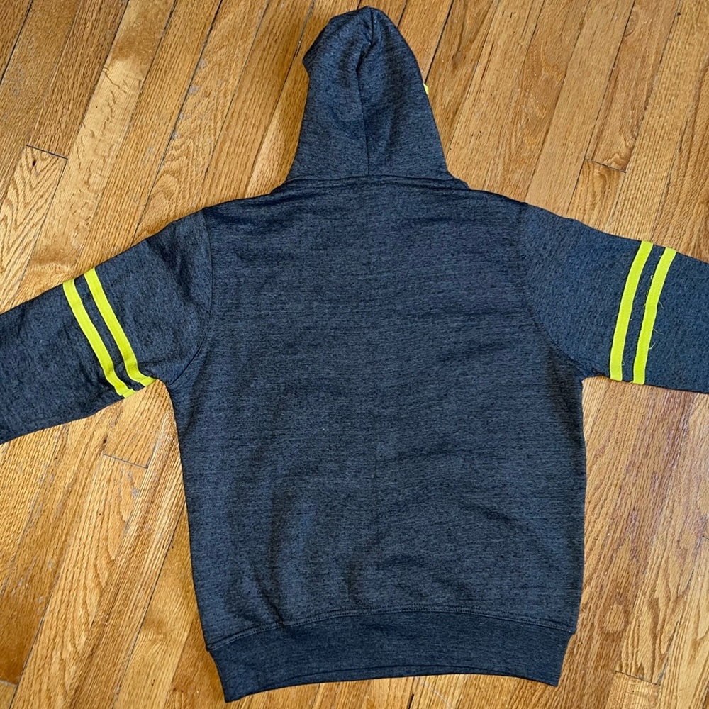 New with tags Harry Potter Hufflepuff Hoodie - Picture 5 of 7